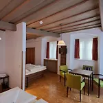 Hotel-gasthof Goldener Greifen Konukevi
