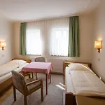 Konukevi Hotel-gasthof Goldener Greifen