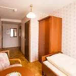 Konukevi Hotel-gasthof Goldener Greifen