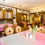 Konukevi Hotel-gasthof Goldener Greifen 3*