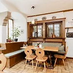 Konukevi Hotel-gasthof Goldener Greifen 3*