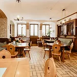 Hotel-gasthof Goldener Greifen Konukevi 3*