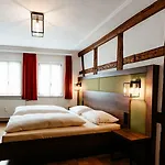 Konukevi Hotel-gasthof Goldener Greifen