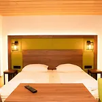 Konukevi Hotel-gasthof Goldener Greifen Rothenburg ob der Tauber