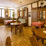 Hotel-gasthof Goldener Greifen Konukevi