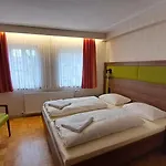 Guest house Hotel-gasthof Goldener Greifen Rothenburg ob der Tauber
