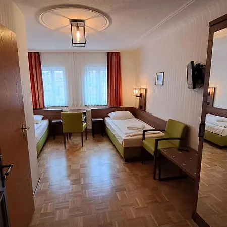 - ガストホフ ゴールデナー グライフェン