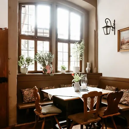 - ガストホフ ゴールデナー グライフェン ゲストハウス