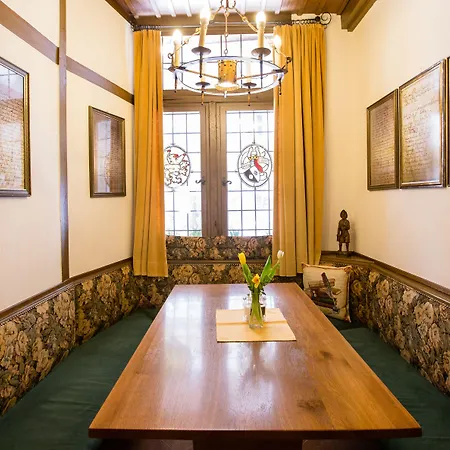 - ガストホフ ゴールデナー グライフェン