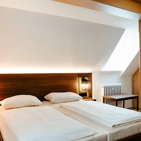 - ガストホフ ゴールデナー グライフェン